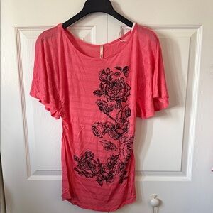 Coral Floral Rhinestone Flutter Sleeve Casual Tee (Small)